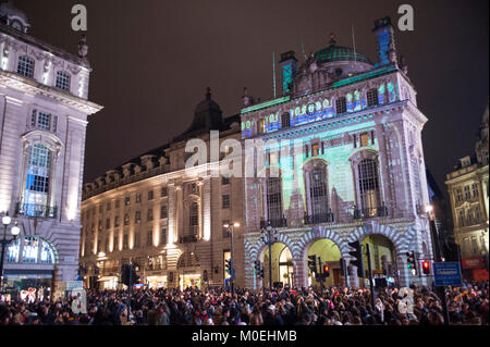 London, Großbritannien. 20 Jan, 2018. Camille Brutto- und Leslie Epsztein's Voyage Projektionen auf dem Hotel Cafe Royal, Picadilly Circus. Reise ist Teil der Lumiere London 2018. Die Stadt - große Licht Festival organisiert durch den Bürgermeister von London und Artischocke wird mit bis zu 1,25 Millionen Besucher über seine vier - Tag 18. bis 21. Januar in London, UK laufen zu zeichnen. 20. Januar 2018. Credit: Antony Nessel/Alamy leben Nachrichten Stockfoto