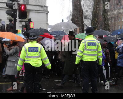 London, Großbritannien. 21 Jan, 2018. Hunderte von Frauen Time's Up Protest in London, UK Credit: NASTJA M/Alamy leben Nachrichten Stockfoto
