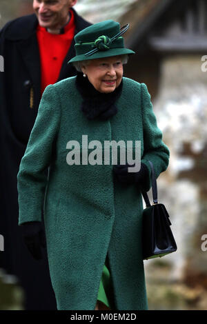 Schloss Steigende, Norfolk, Großbritannien. 21 Jan, 2018. Königin Elizabeth II., die Teilnahme an der St. Laurentius Kirche Sonntag Morgen, in der Kredit: Paul Marriott/Alamy leben Nachrichten Stockfoto