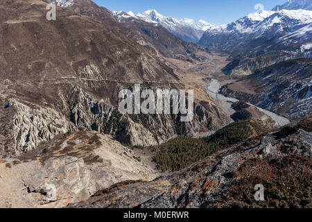 Auf dem Weg in Richtung des Tilicho See. Himalaya, Nepal, Annapurna Conservation Area. Stockfoto