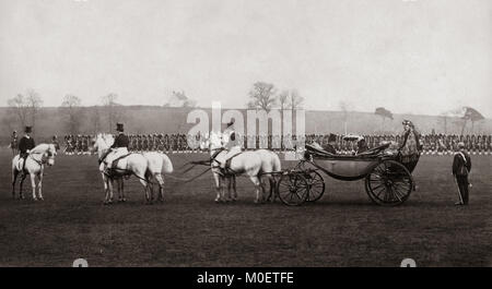 Queen Victoria Inspektion schottischen Truppen, 1873 Stockfoto