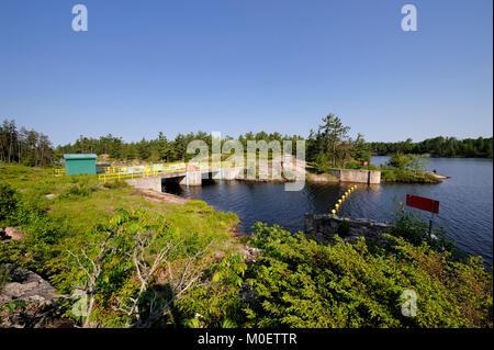 Die kleine Chaudiere Dam ist einer von drei Staudämmen Steuerung der Wasser bilden Nipissing See der französischen Fluss Stockfoto