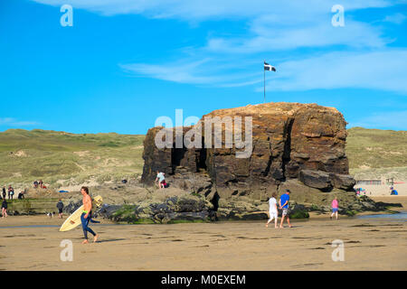 Kapelle rock am Strand von Perranporth in Cornwall, England, Großbritannien, Großbritannien. Stockfoto