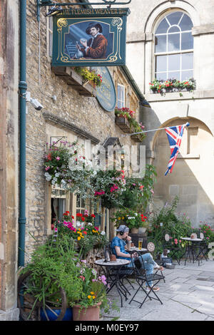 17. Jahrhundert Die Flämische Weber Pub, High Street, Corsham, Wiltshire, England, Vereinigtes Königreich Stockfoto