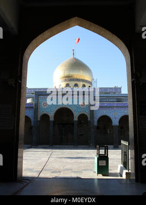 Interne Schuß für sayeda Zeinab Schrein in Damaskus, Hauptstadt von Syrien, das das Heiligtum mit einer goldenen Kuppel. Stockfoto