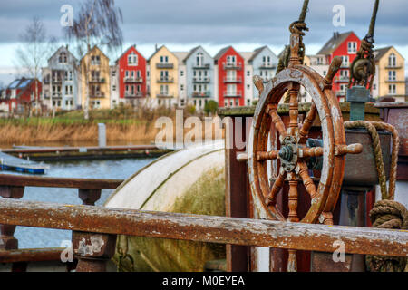 Lenkrad eines alten Schiffes in Greifswald (Deutschland), die HDR-Technik Stockfoto