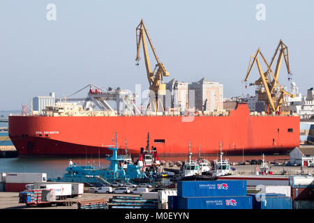 Gral San Martin Fahrzeuge Carrier Schiff angedockt an der Southampton Hafen, England Großbritannien Stockfoto