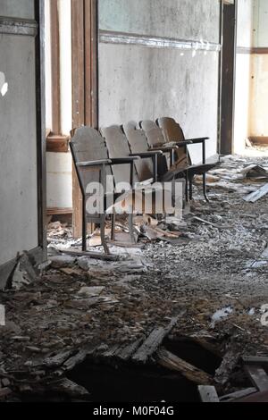 Alten, verlassenen Turnhalle Stockfoto