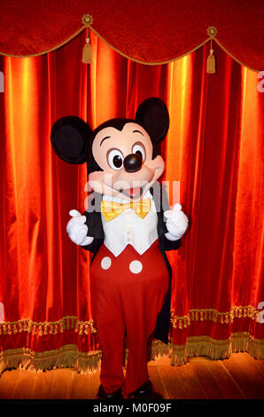 Paris - Frankreich, Ca. Juni 2013. Mickey Mouse macht eine seiner Posen im Meet Mickey Mouse Pavillon in Disney Paris.Paris - Frankreich, ca. Juni, 2 Stockfoto