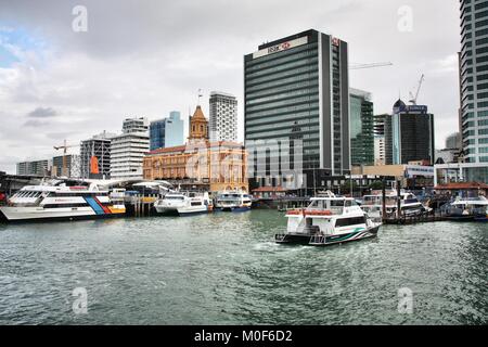 AUCKLAND, Neuseeland - 13. MÄRZ 2008: Queens Wharf Blick auf Auckland, Neuseeland. Auckland ist die größte Stadt in Neuseeland mit einer Bevölkerung von 1,6 Stockfoto