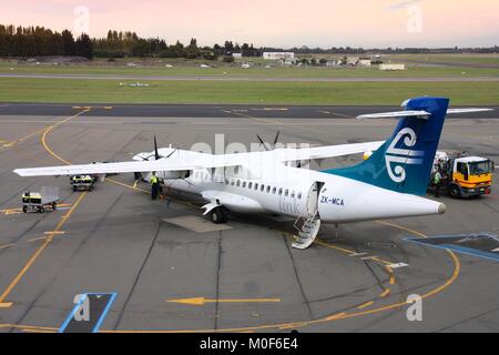 CHRISTCHURCH, NEUSEELAND - 17. MÄRZ 2008: Air New Zealand ATR 72 an Flughafen Christchurch, Neuseeland. Ab 2013 ATR hat 206 Bestellungen für ATR 72 airc Stockfoto