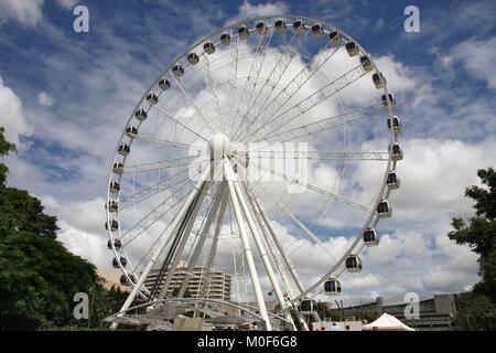 BRISBANE, Australien - 19. MÄRZ 2008: das Riesenrad fahren in Brisbane, Australien. Das Rad ist ein BUSSINK R60 Modell. Stockfoto