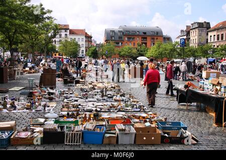 Brüssel - 1. SEPTEMBER: Täglich Flohmarkt auf der Place du Jeu de Balle am 1. September 2009 in Brüssel. Laut der Zeitung The Guardian, es ist die 5. Die meisten int Stockfoto
