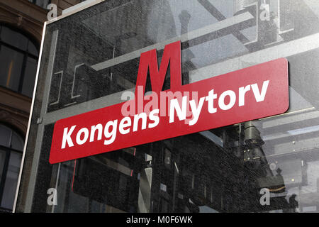 Kopenhagen - 11. März: Der U-Bahnhof Kongens Nytorv am 11. März 2011 in Kopenhagen, Dänemark. Es ist ein beliebtes Fortbewegungsmittel in Kopenhagen mit 50 Stockfoto