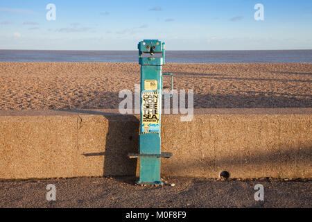 Steckplatz Münzautomaten Teleskop am Strand, Aldeburgh, Sufolk UK Stockfoto