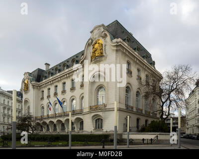 WIEN, ÖSTERREICH, 06. DEZEMBER 2017: Das französische Botschaftsgebäude in der Technikerstraße Stockfoto