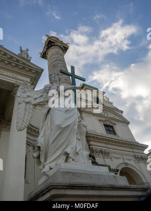 WIEN, ÖSTERREICH - 06. DEZEMBER 2017: Fassade der Karlskirche Stockfoto