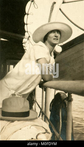 Die Dame mit dem Hut. Italienische turist 1927 (Grado, Italien) Stockfoto