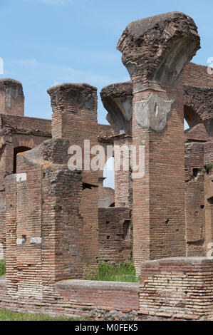 Ostia Antica, Italien - 23 April, 2009 - Red brick Ruinen in der archäologischen Stätte der Hafenstadt des antiken Rom sind 15 km südwestlich von Rom Stockfoto