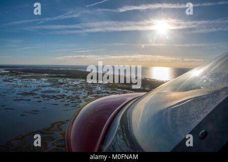 Schüsse auf die atemberaubende Küste Floridas und Wasserstraßen aus dem Cockpit eines Searey Wasserflugzeug. Stockfoto