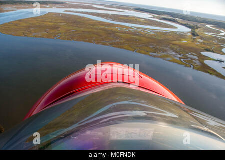 Schüsse auf die atemberaubende Küste Floridas und Wasserstraßen für das Cockpit eines Searey Wasserflugzeug. Stockfoto