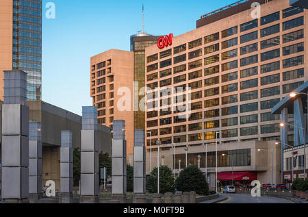 CNN Center in Atlanta, Georgia mit Omni Hotel, State Farm Arena und Georgia World Congress Center. (USA) Stockfoto