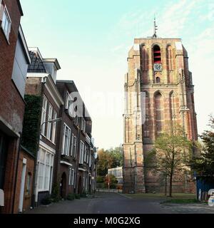 Der berühmte schiefe Turm Oldehove in Leeuwarden, Friesland, Niederlande Stockfoto