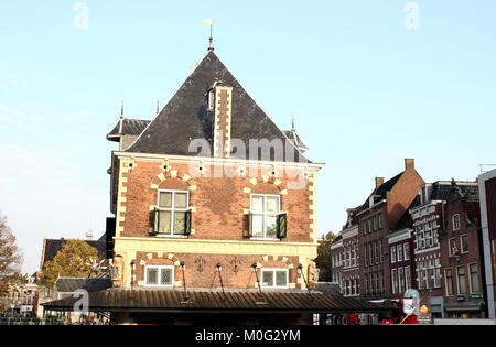 Ende des 16. Jahrhunderts Waag Gebäude (Haus) am Waagplein im Zentrum von Leeuwarden, Niederlande, ein Wahrzeichen Stockfoto