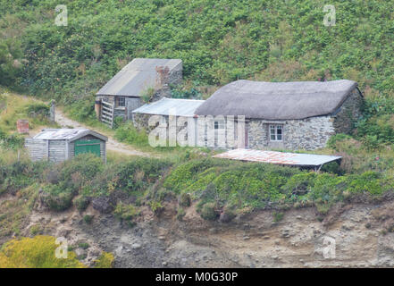 Fisherman's Hütten, die Bessy Cove (Preußen) Cove, Cornwall, England, Großbritannien im Sommer Stockfoto