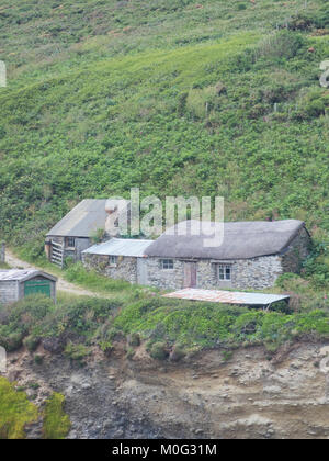 Fisherman's Hütten, die Bessy Cove (Preußen) Cove, Cornwall, England, Großbritannien im Sommer Stockfoto