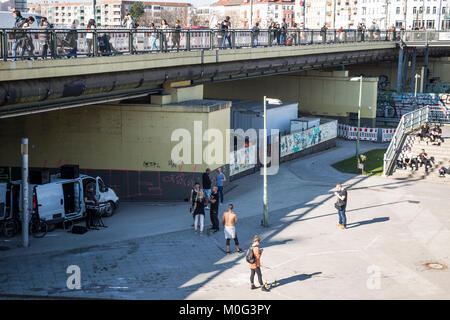 Eine Party im Freien in der Nähe der Warschauer Straße in Berlin, Deutschland Stockfoto