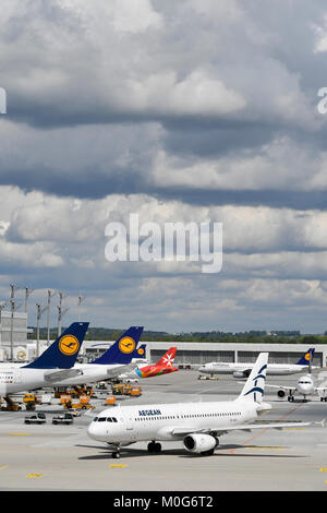 Ägäis, Line Up, Terminal 2, Satelliten, Turm, Flugzeuge, Flugzeug, Flugzeug, Rampe, Position, roClearance, Verarbeitung, Prüfung, Check-in, Flughafen München, Stockfoto