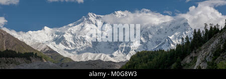 Nanga Parbat liegt auf der Grenze zwischen Pakistan und Indien ist als König der Berge bekannt. Es ist weltweit die 9 höchsten Berge. Stockfoto