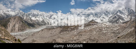 Nanga Parbat liegt auf der Grenze zwischen Pakistan und Indien ist als König der Berge bekannt. Es ist weltweit die 9 höchsten Berge. Stockfoto