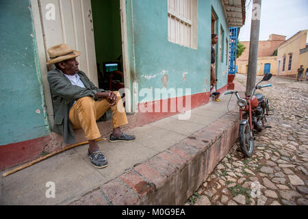 Mensch und Motorrad, Trinidad, Kuba Stockfoto