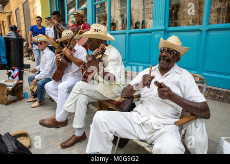 Son Cubano band in der Altstadt von Havanna, Kuba Stockfoto