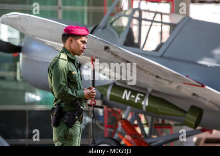 Schutz vor der Kubanischen bomber Flugzeug am Denkmal Granma in Havanna, Kuba Stockfoto