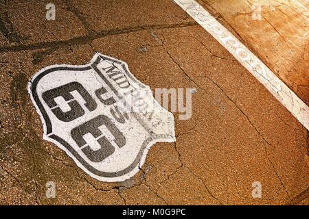 Mittelpunkt zwischen Chicago und Los Angeles in der historischen Route 66. Stockfoto