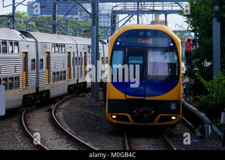 Warata Zug kommt an der Central Station in Sydney, New South Wales (NSW), Australien Stockfoto