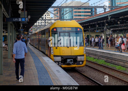 Warata Zug am Hauptbahnhof in Sydney, New South Wales (NSW), Australien Stockfoto