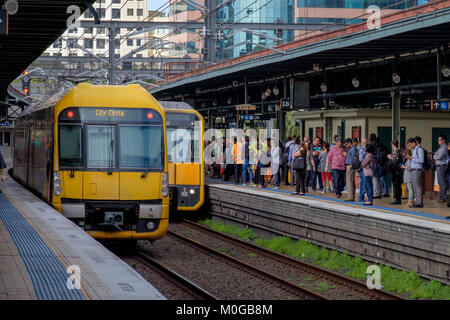 Warata Zug am Hauptbahnhof in Sydney, New South Wales (NSW), Australien Stockfoto