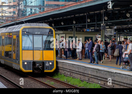 Warata Zug am Hauptbahnhof in Sydney, New South Wales (NSW), Australien Stockfoto