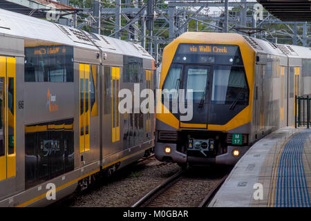 Warata Zug kommt an der Central Station in Sydney, New South Wales (NSW), Australien Stockfoto