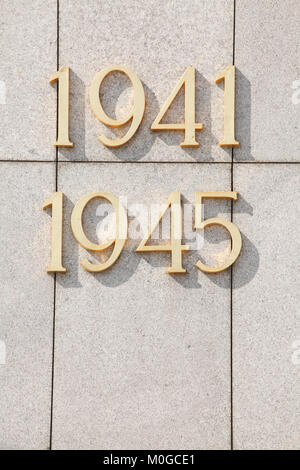 Text, Datum 1941-1945, sowjetische Denkmal, Berlin, Deutschland, Europa ich Sowjetisches Ehrenmal, Straße des 17. Juni, Berlin, Deutschland, Europa Stockfoto