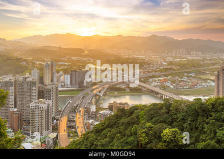 Stadtbild von Taipeh vom Sonnenuntergang Stockfoto