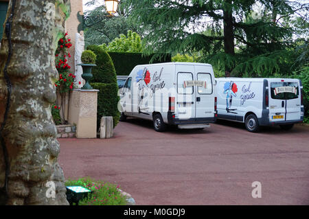 Ansicht der Auberge du Pont de Collonges (Paul Bocuse oder Bocuse), ein Landmark Restaurant in der Nähe von Lyon, Frankreich. Chefkoch Paul Bocuse starb im Januar 2018. Stockfoto