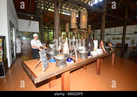 Buffet im Borneo Rainforest Lodge Danum Valley Conservation Area, Borneo, Sabah, Malaysia Stockfoto