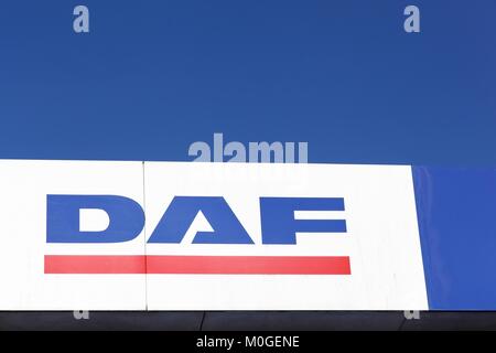 Gellerup, Dänemark - 16. Mai 2016: DAF Trucks Logo auf eine Wand. DAF Trucks ist ein Niederländischer Lkw Manufacturing Company und eine Abteilung von Paccar-Gruppe Stockfoto