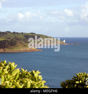 Blick auf St. Anthony Head und Leuchtturm, St Mawes, Cornwall, England, Großbritannien, Europa Stockfoto