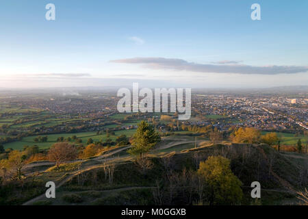 Blick über Cheltenham Abendsonne, Leckhampton Hill, Cotswolds, Gloucestershire, England, Großbritannien Stockfoto